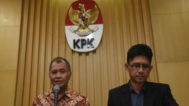 Ketua KPK Agus Rahardjo (kanan).
