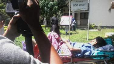 Sitah, perempuan berusia 72 tahun, diisolasi di ruang khusus di Panti Sosial Tresna Werdha Puspakarma di Kota Mataram, Nusa Tenggara Barat, pada Kamis, 18 Februari 2016.