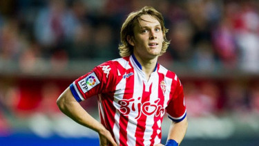 Alen Halilovic dengan kostum Sporting Gijon
