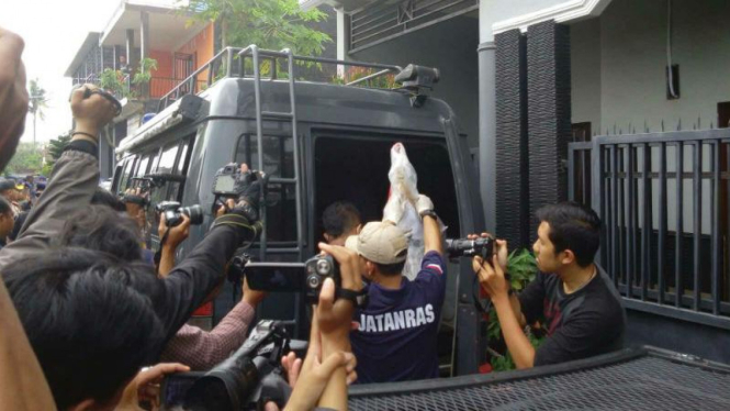Densus 88 menangkap terduga teroris di Malang