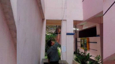 Gedung sekolah tempat ZF melompat