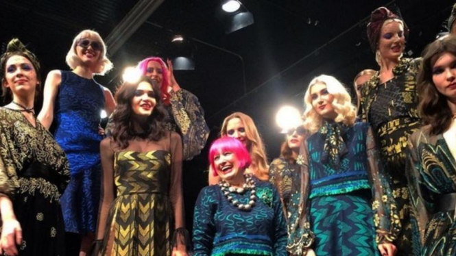 Koleksi Zhandra Rhodes di London Fashion Week