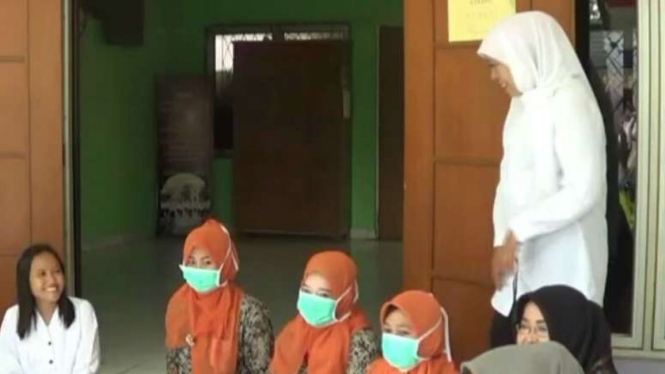 Mensos Khofifah di Pantai Sosial Karya Wanita (PSKW) Pasar Rebo, Senin(22/2/201)