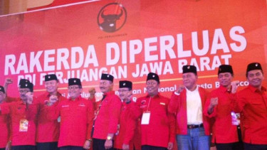 Peci Bung Karno di Rakerda PDIP