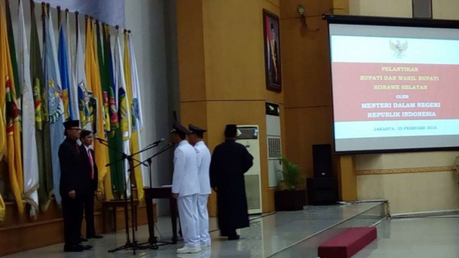 Pelantikan Bupati dan Wakil Bupati Konawe Selatan, Kemendagri (23/2/2016)