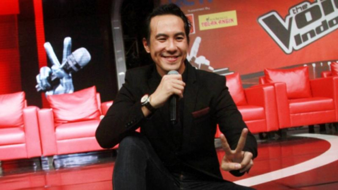 Daniel Mananta terkenal dengan Damn I Love Indonesia.