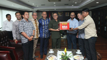 Ketua MPR Zulkifli Hasan dan organisasi yang terhimpun dalam Koalisi Antikorupsi