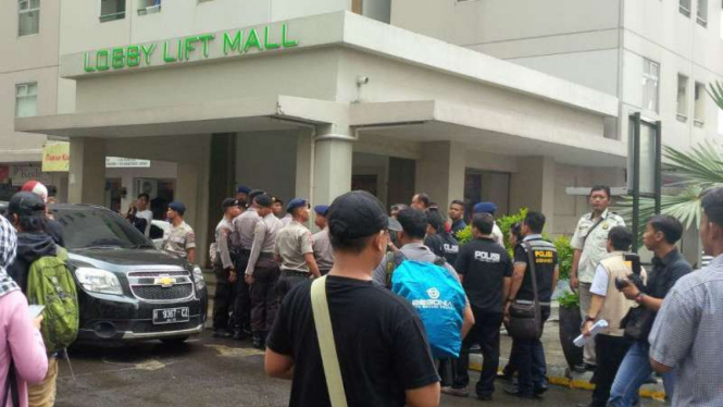 Tim Gabungan razia Apartemen Kalibata City