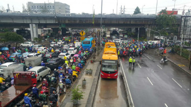 Kemacetan di Traffic Light Cengkareng