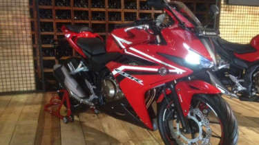 Honda CBR500R.
