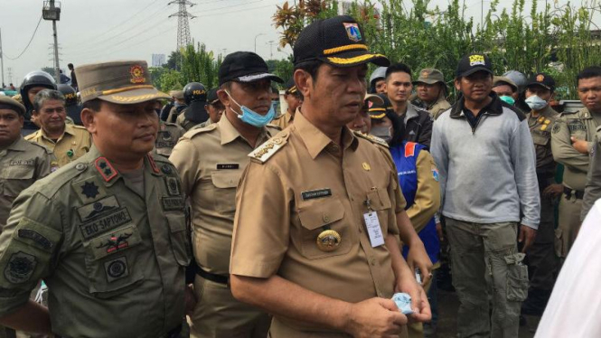 Wali Kota Jakarta Utara, Rustam Effendi (tengah).