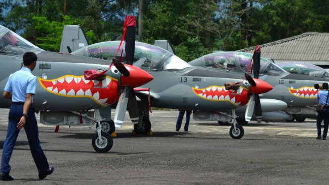 Pesawat Super Tucano di Pangkalan TNI Angkata Udara Abdulrachman Saleh di Malang, Jawa Timur, pada Senin, 29 Februari 2016.