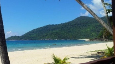 Pantai Tekek terletak di Pulau Tioman, Malaysia.