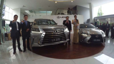 Lexus LX 570 dan GS 200t terbaru.
