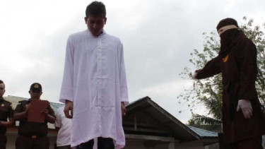 Eksekusi hukuman cambuk di Aceh, Selasa (1/3/2016)