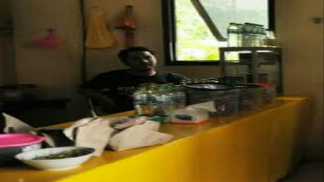 Salah satu ruangan di kantor DPRD Gresik, Jawa Timur menjadi warung kopi