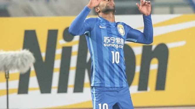 Gelandang Jiangsu Suning, Alex Teixeira