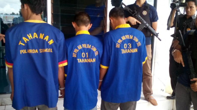Polisi menangkap tiga pelaku pembajakan solar
