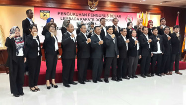 Para pengurus Lemkari beserta Menpan RCB, Yuddy Chrisnandi.