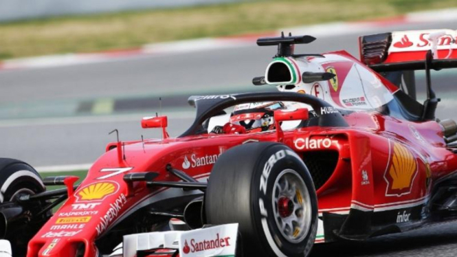 Kimi Raikkonen mengendarai Ferrari