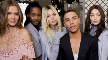 Model-model Balmain di Paris Fashion Week