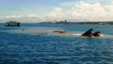 KM Ravelia 2 karam di Selat Bali tidak jauh dari Pelabuhan Ketapang