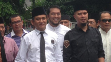 Ahmad Dhani dan Yusril Ihza Mahendra (kiri)