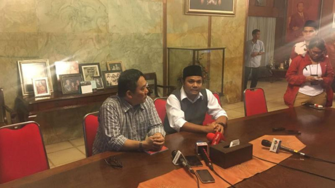 Boy Sadikin (kiri) mundur dari keanggotaan PDI Perjuangan.