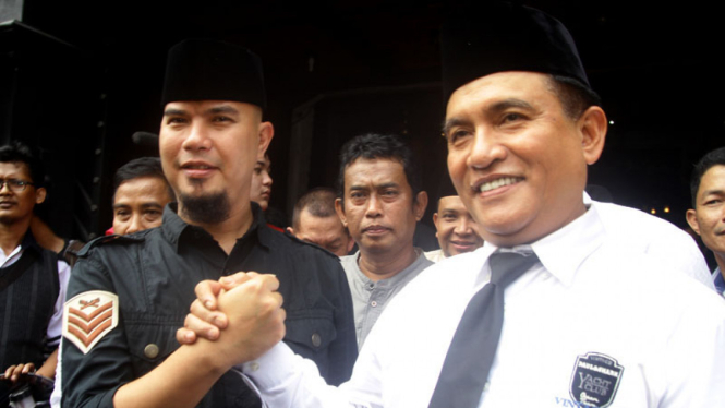  Bakal Calon Gubernur DKI Jakarta yang juga Ketua Umum Partai Bulan Bintang Yusril Ihza Mahendra bersama musisi Ahmad Dhani menggelar pertemuan dan silaturahmi politik di Jakarta