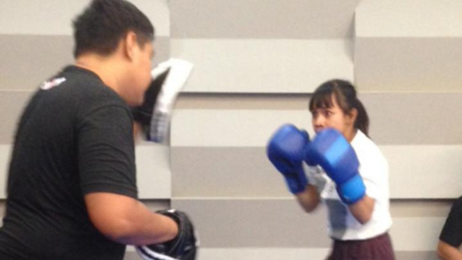 Peserta wanita dalam audisi One Pride MMA di Jakarta.