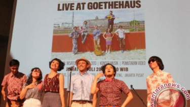  Grup band White Shoes & The Couples Company