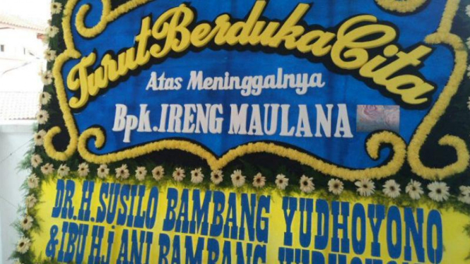  Karangan Bunga dari SBY untuk Alm Ireng Maulana