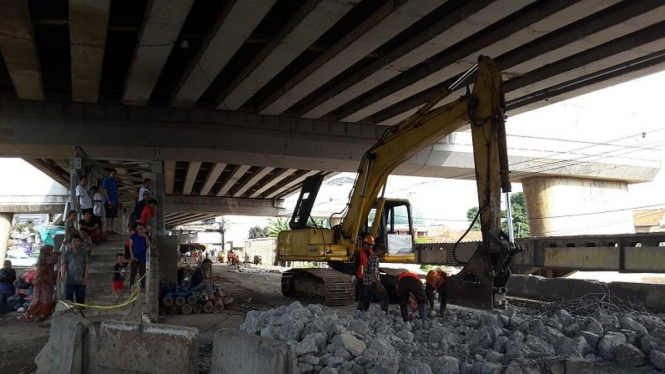 Jembatan Kalibata dibongkar