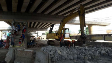 Pembongkaran jembatan Kalibata Jakarta Selatan, Minggu (6/3/2016)