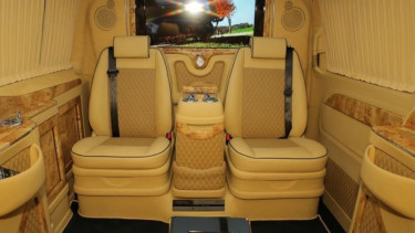 Kabin mewah Mercedes V Black Crystal.