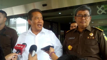 Kabareskrim, Komjen (Pol) Anang Iskandar (baju putih)