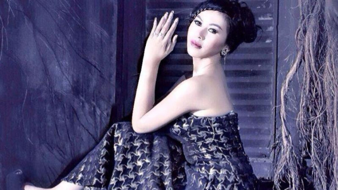 model cantik Anneke Carolline