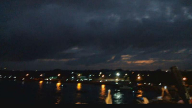  Penampakan gerhana matahari di Palembang, Rabu, 9 Maret 2016.