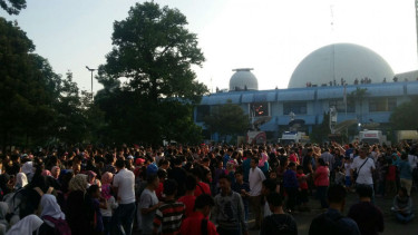 Warga penuhi Planetarium untuk saksikan gerhana matahari