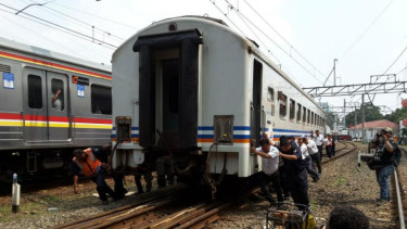 Kereta anjlok di Tanah Abang