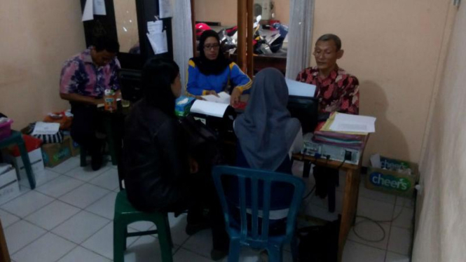 Seorang wartawati koran harian mengadukan pelecehan seksual oleh redakturnya kepada AJI Kediri pada Kamis, 10 Maret 2016.