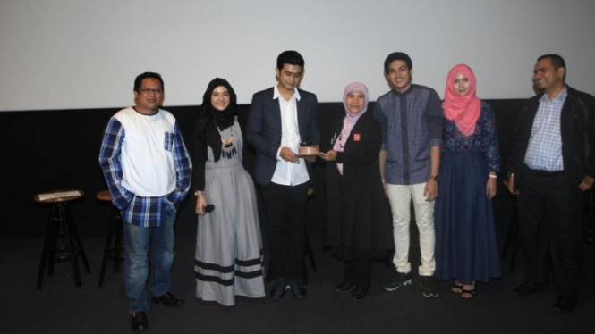  Helvy Tiana Rosa (tengah) saat konferensi pers di Blitz Grand Indonesia.