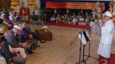 Resepsi Perayaan Nyepi di Den Haag, Belanda, dihadiri warga dan rohaniwan lintas-agama.