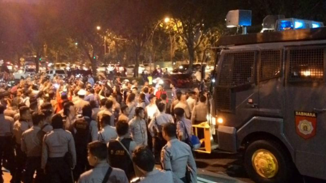 Massa Pemuda Pancasila gelar unjuk rasa di Kejaksaan Tinggi Jatim