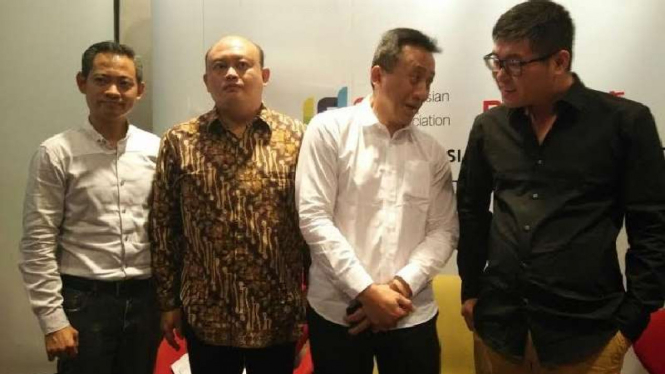 Ketua IDA, Edi Taslim (berbatik)