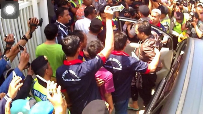 Saipul Jamil menjalani rekonstruksi di kediamannya, Kamis, 17 Maret 2016.