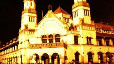 Masyarakat Semarang berkumpul di Lawang Sewu saat Earth Hour 