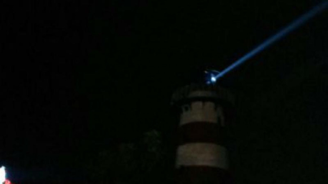 Ilustrasi Sinar Laser yang ganggu penerbangan di Bandara.