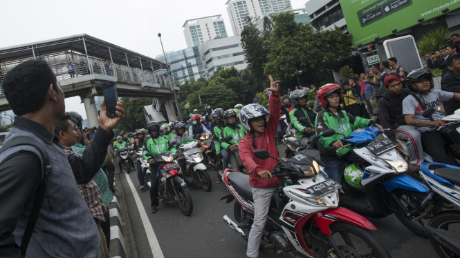 Pengemudi ojek online.