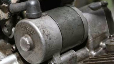 Starter sepeda motor.